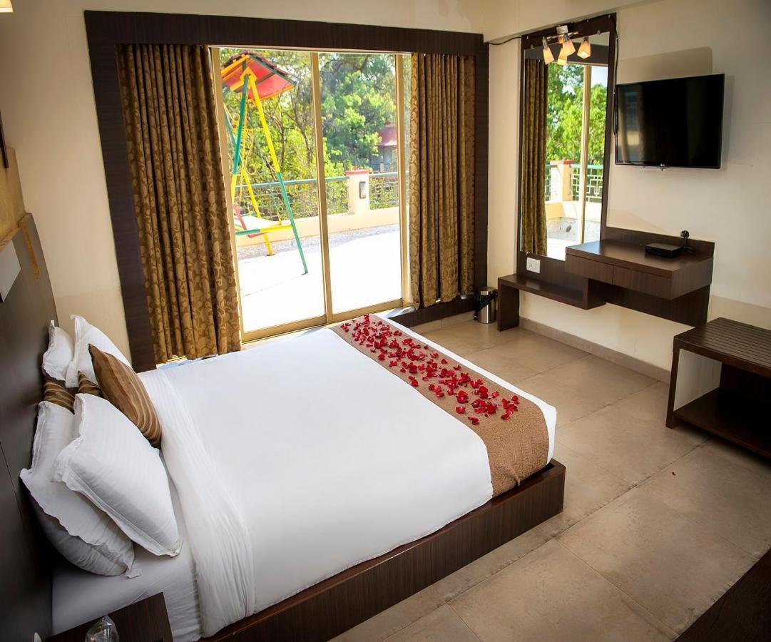 Adamo The Resort Matheran Esterno foto